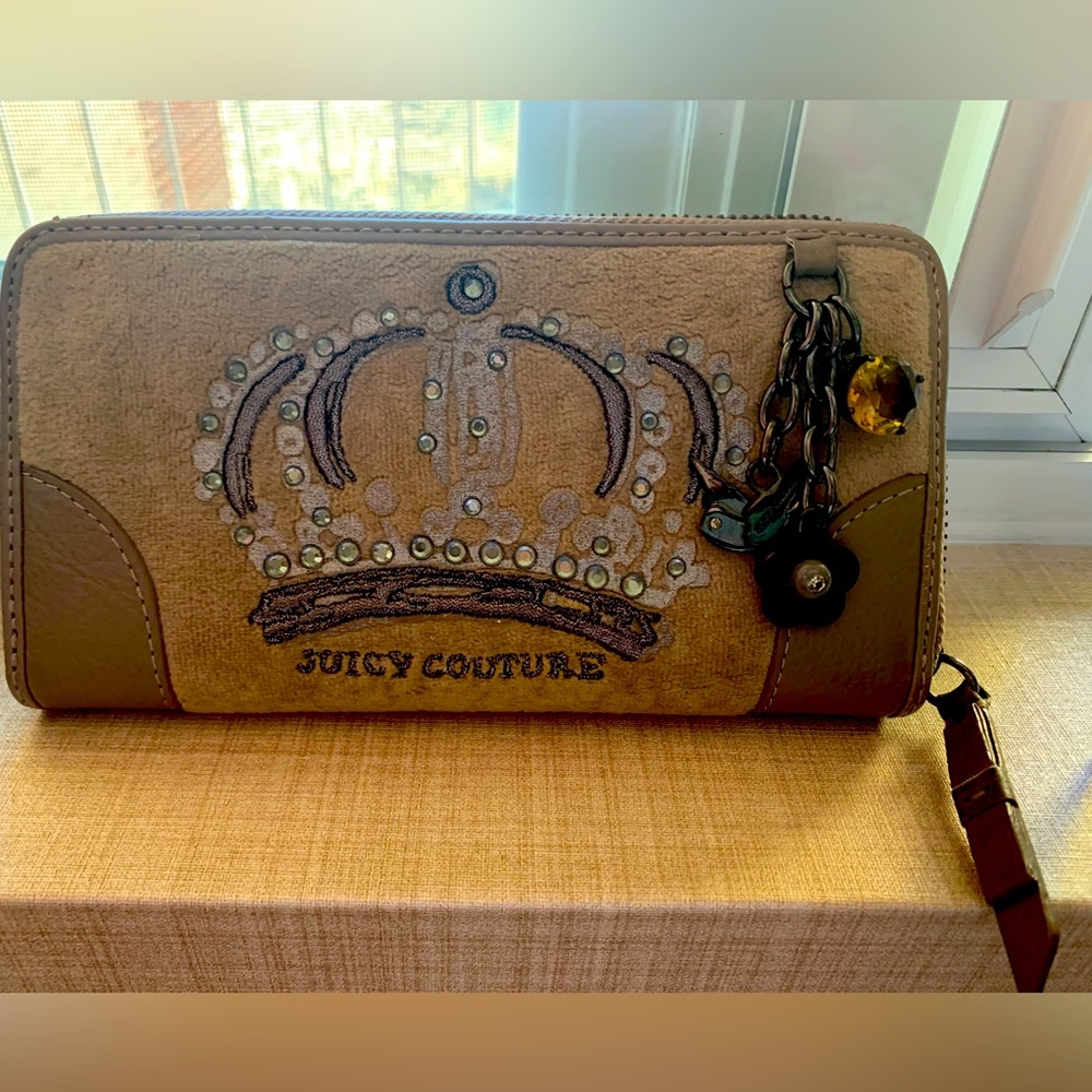 Full-sized wallet